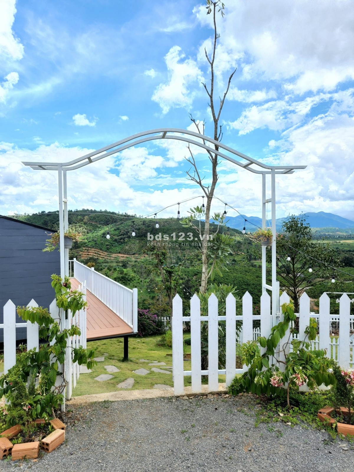 Còn duy nhất 1 lô đất ngay mặt tiền đường ngã 5 Dambri, view đồi, giá tốt