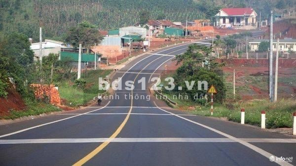 Cần bán gấp nền đất xây nhà để kinh doanh trung tâm Buôn Hồ