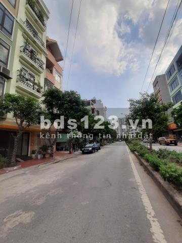 Bán nhà mặt phố đường Bưởi khu dân cư liên hệ 0814521041