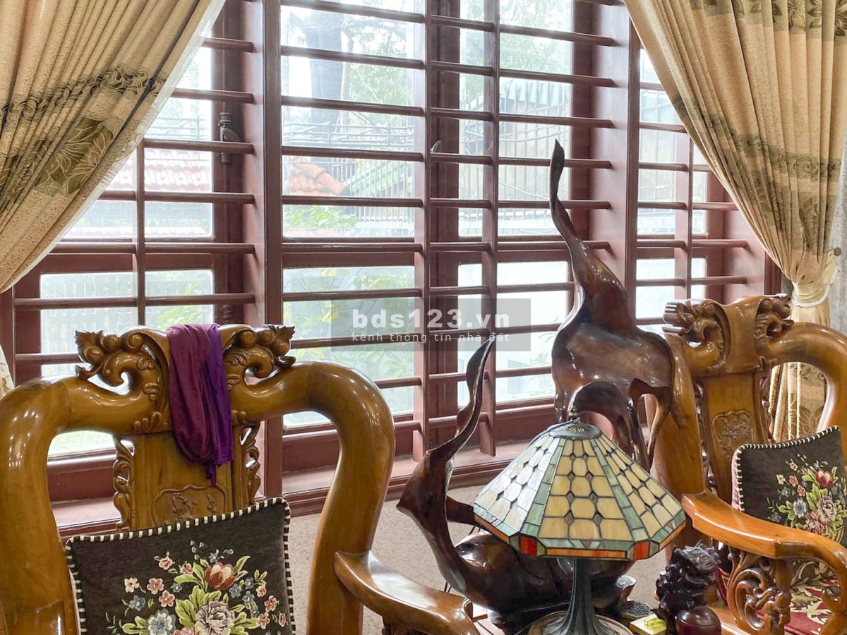 Bán nhà Tây Hồ siêu phẩm mặt phố chủ tự xây gara ô tô kinh doanh,, dt 104m2, giá 20 tỷ