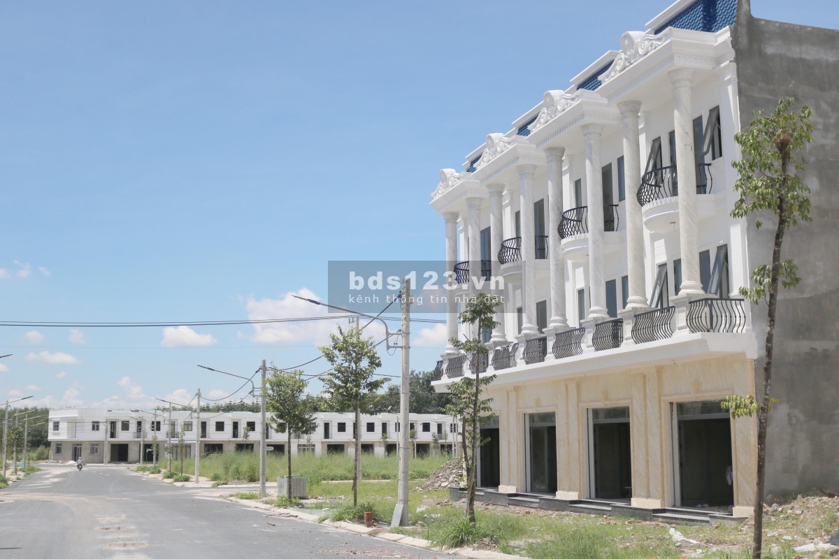 Bán đất mặt tiền Đại lộ 32m, trung tâm KĐT Phúc Hưng Golden