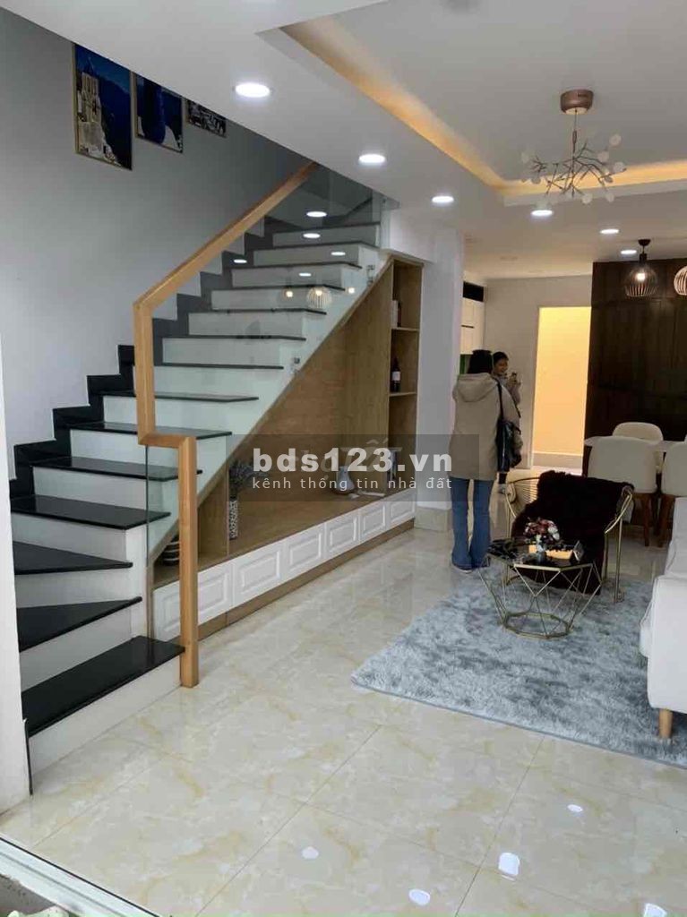Chính chủ cần bán hai căn nhà phố mặt tiền Quốc Lộ 1A tiện ích đủ