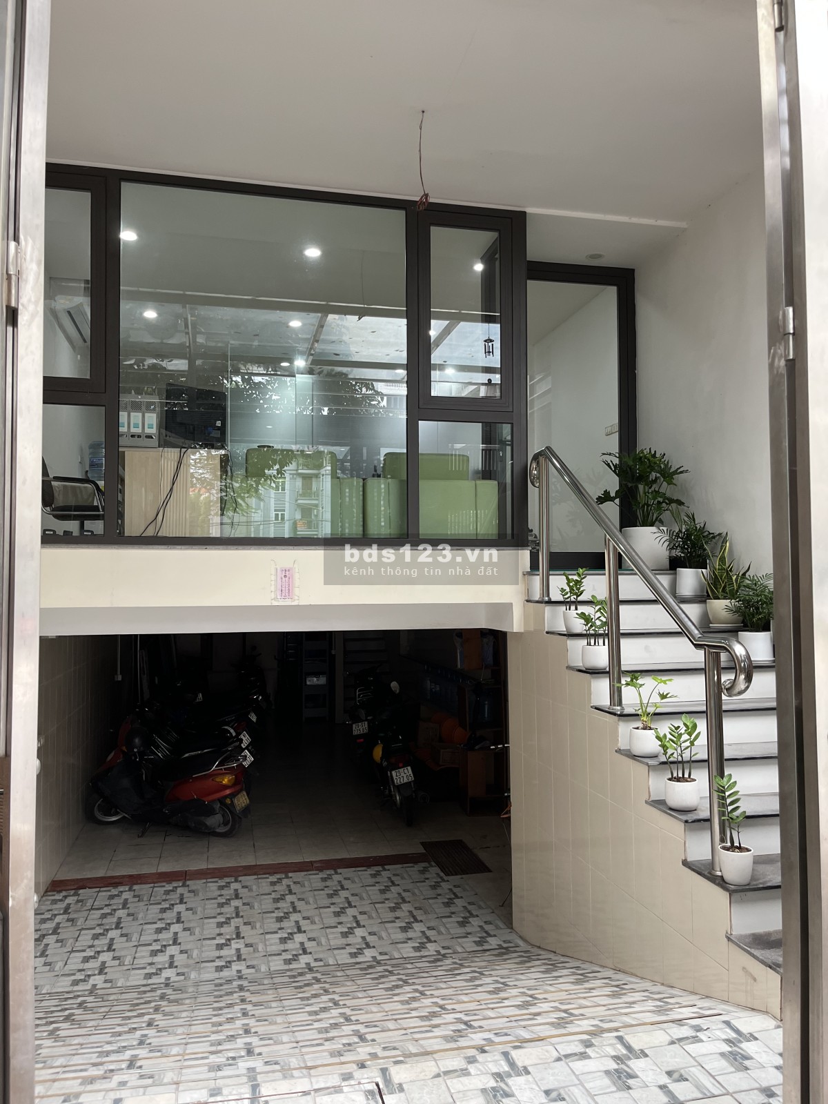 Chính chủ cho thuê mặt bằng làm văn phòng cạnh Khu liên cơ Võ Chí Công