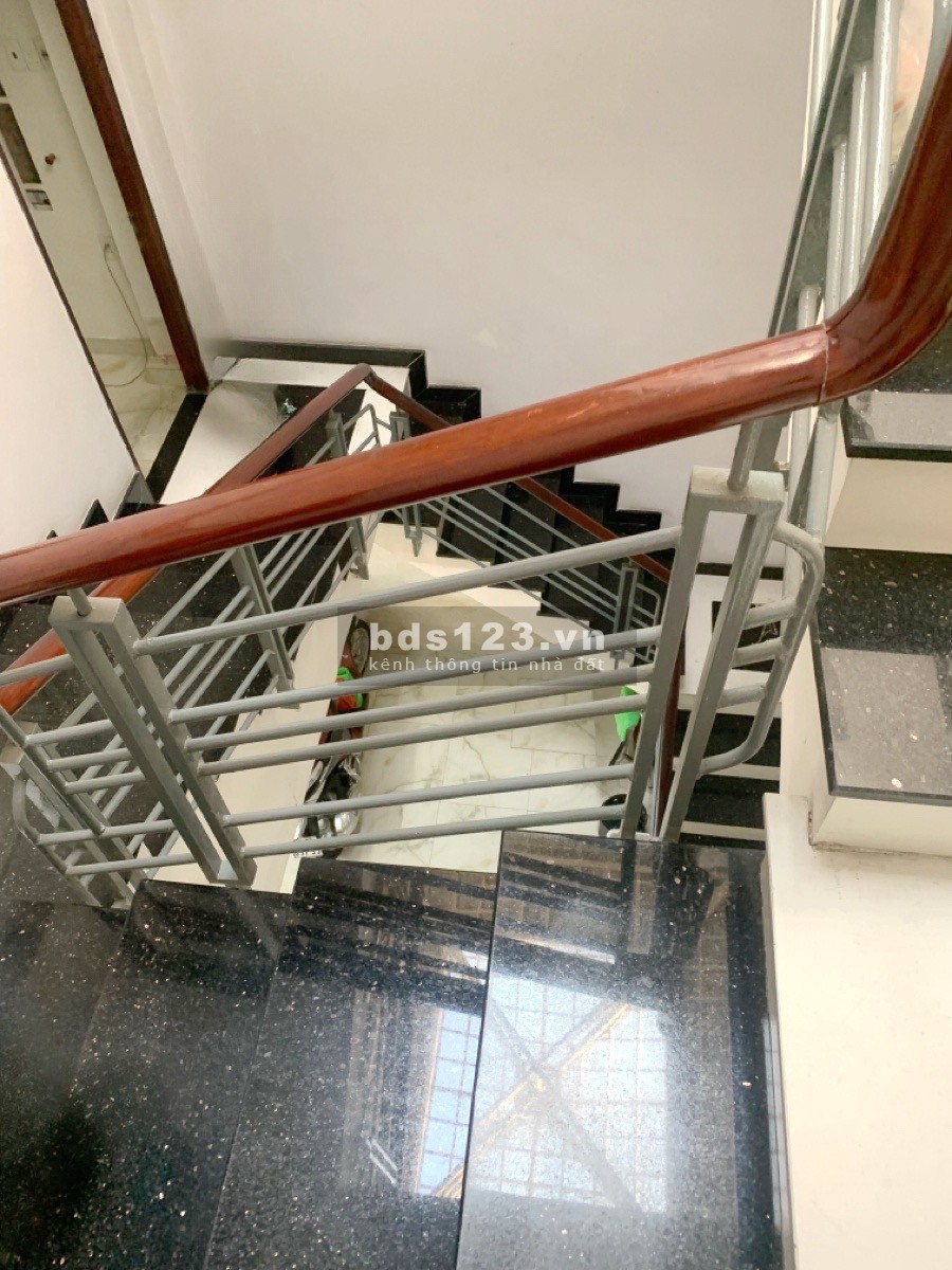 Bán nhà mặt phố 2 lầu đường Lâm Văn Bền, phường Bình Thuận, quận 7