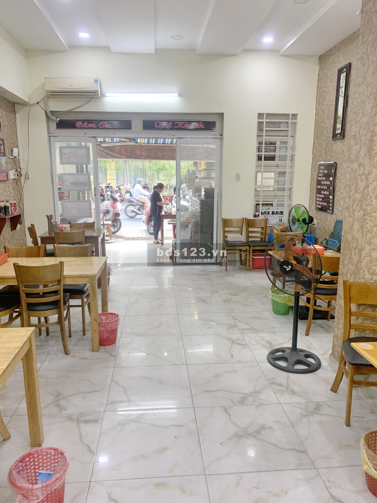 Bán nhà mặt phố 2 lầu đường Lâm Văn Bền, phường Bình Thuận, quận 7