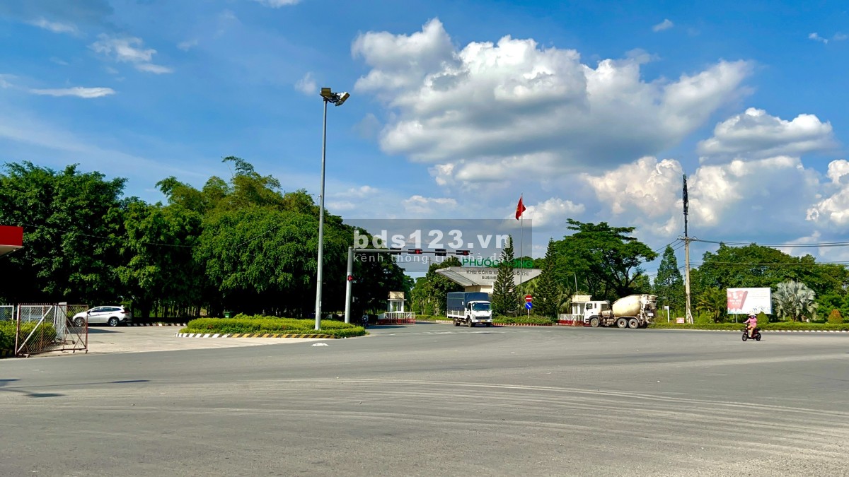 Sang gấp 750m2. Thổ cư 100%. Đường nhựa thông tứ hướng. Khu dân cư đông