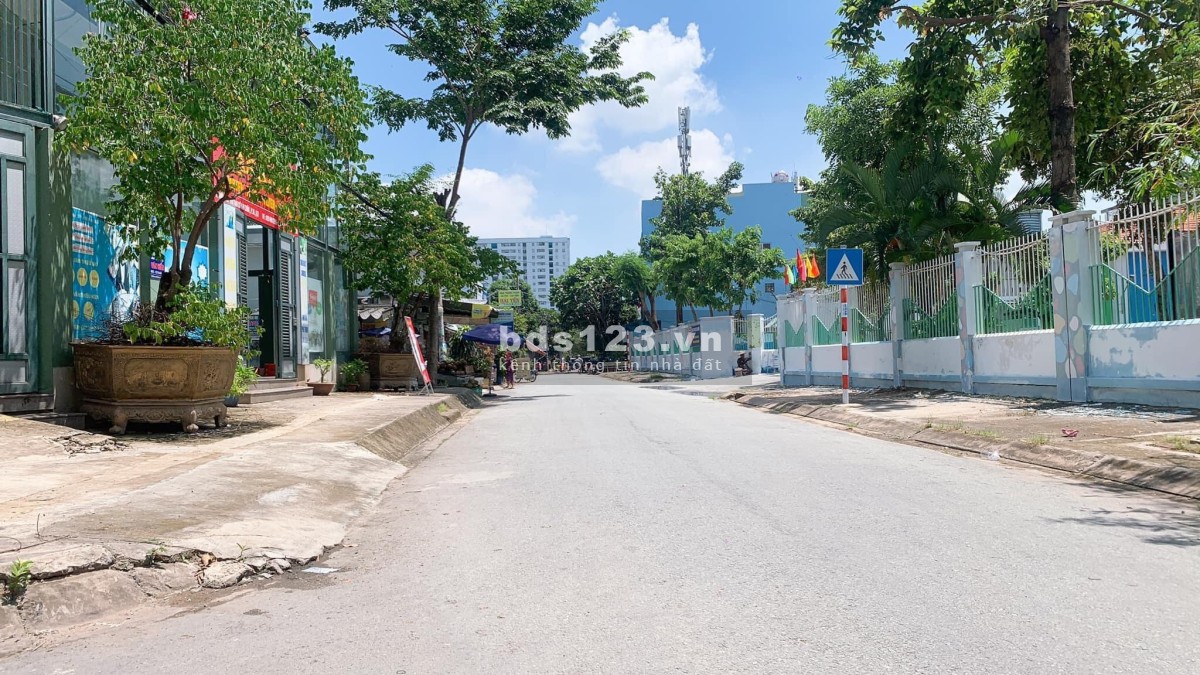 Building Quận 8 3 mặt tiền đường 12m, 6 tầng bê tông cốt thép, gần 200m2, công nhận đủ chỉ 16.8 tỷ
