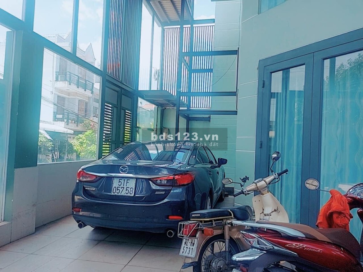 Building Quận 8 3 mặt tiền đường 12m, 6 tầng bê tông cốt thép, gần 200m2, công nhận đủ chỉ 16.8 tỷ