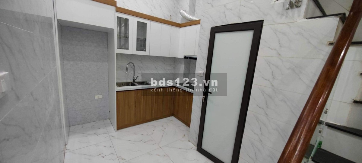 Bán nhà riêng chính chủ phố Đê La Thành, DTSD 33m² x 5 tầng, MT 3m, giá chỉ 7 tỷ