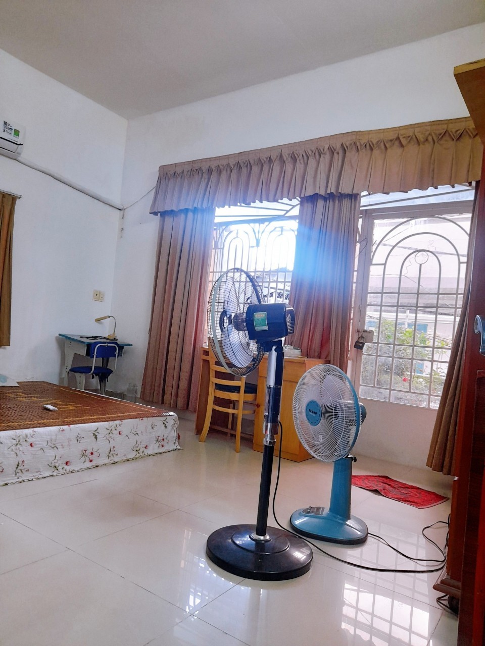 Bán nhà riêng phường 3, quận Gò Vấp, hẻm thông 3m, lô góc khu dân cư đông đúc