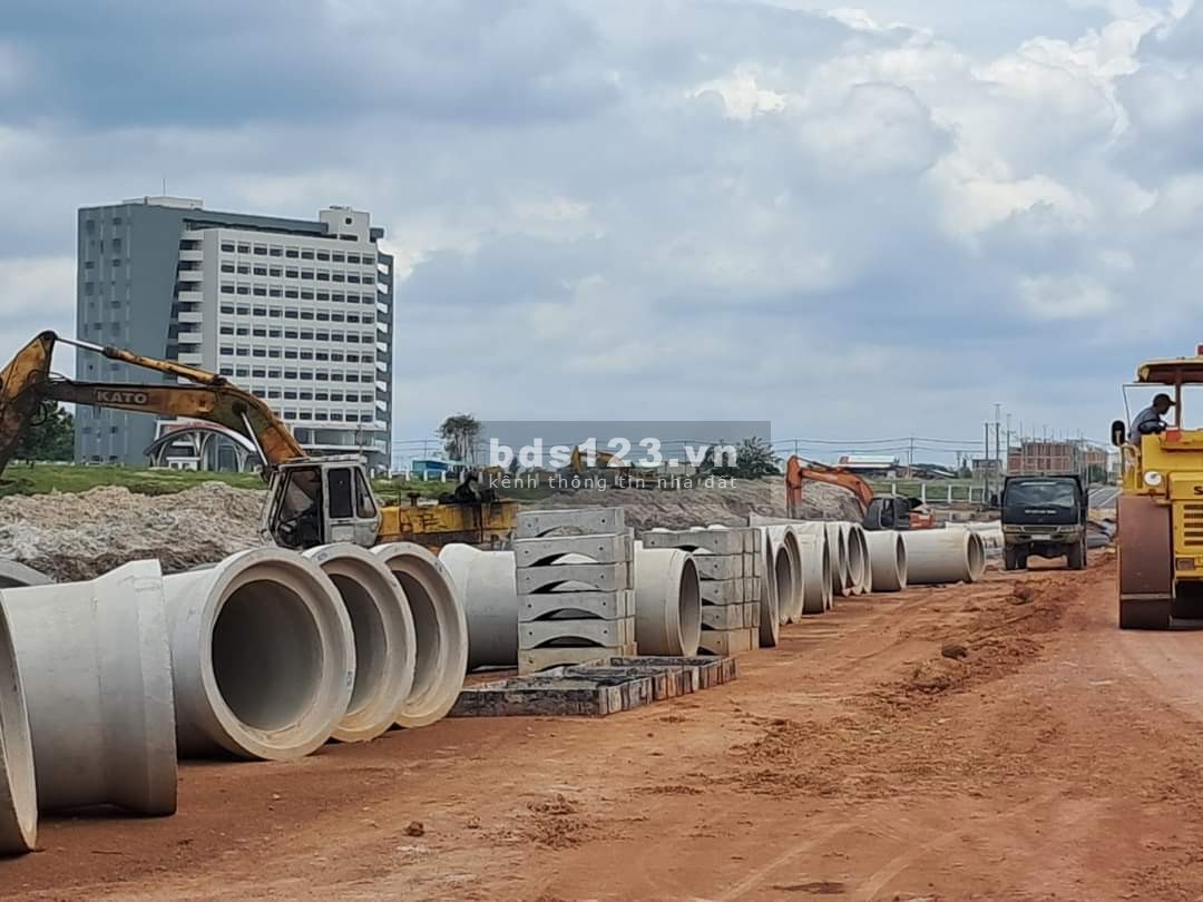 Đất mặt tiền kinh doanh, xây phòng trọ cho thuê ngay trường CĐ Bình Phước và KCN Becamex Chơn Thành.