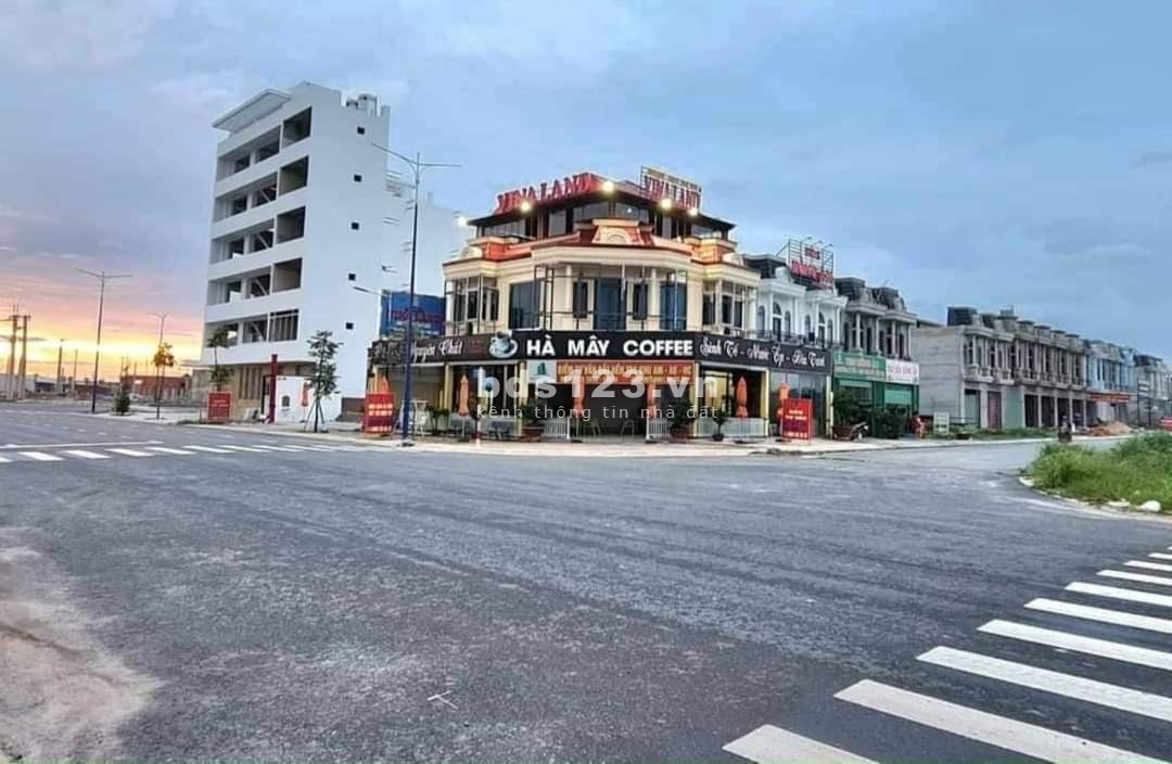 Đất mặt tiền kinh doanh, xây phòng trọ cho thuê ngay trường CĐ Bình Phước và KCN Becamex Chơn Thành.