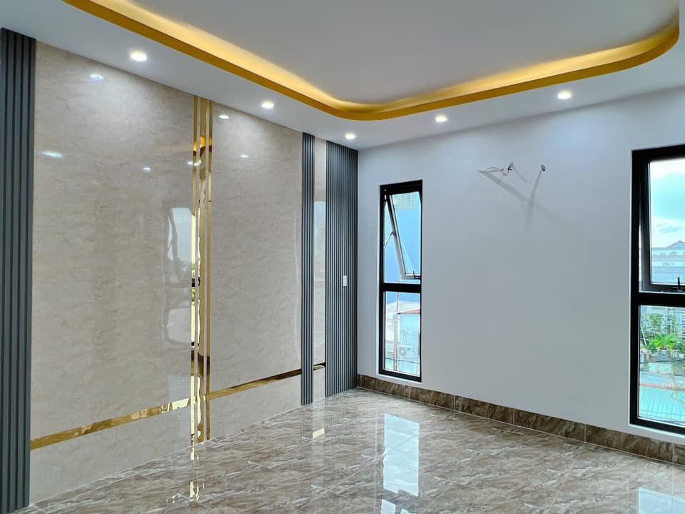 Bán nhà tại đường Hòa Bình, Tân Phú sát quận 11, DT 70m² x 3 tầng, 4 PN, giá 4,45 tỷ đồng