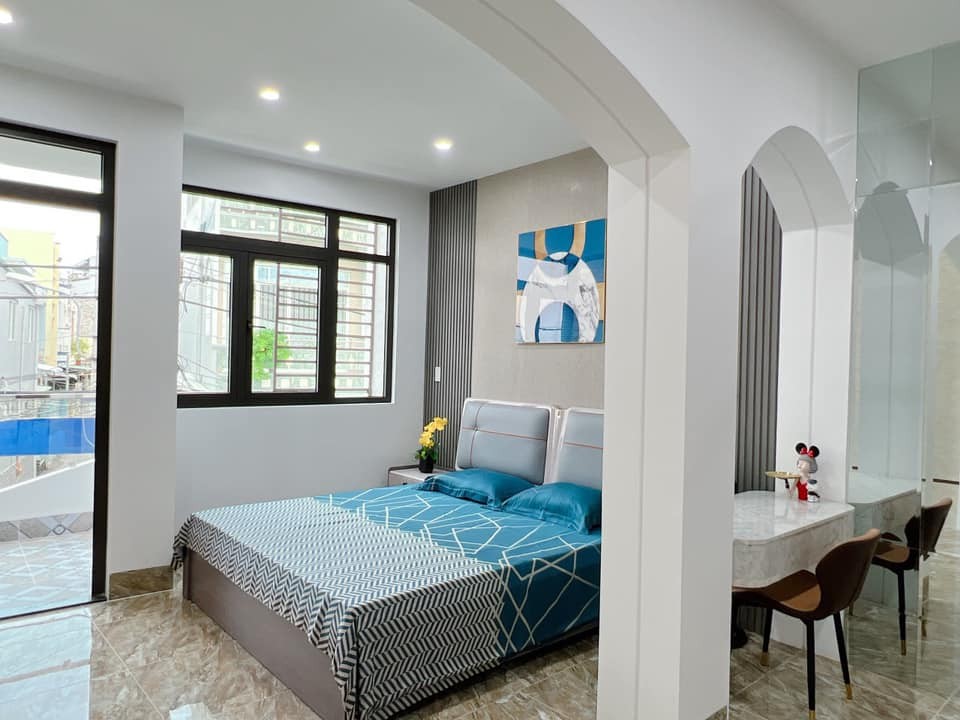 Bán nhà tại đường Hòa Bình, Tân Phú sát quận 11, DT 70m² x 3 tầng, 4 PN, giá 4,45 tỷ đồng