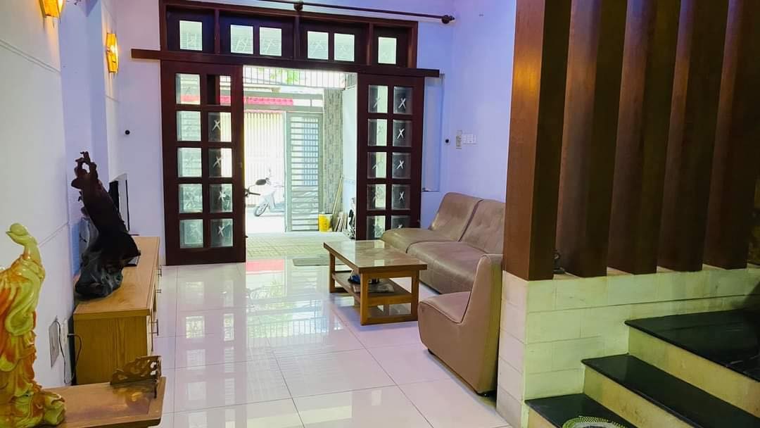 Nhà đẹp HXH có hợp đồng thuê 300 triệu/năm đường Nguyễn Hữu Thọ, quận 7
