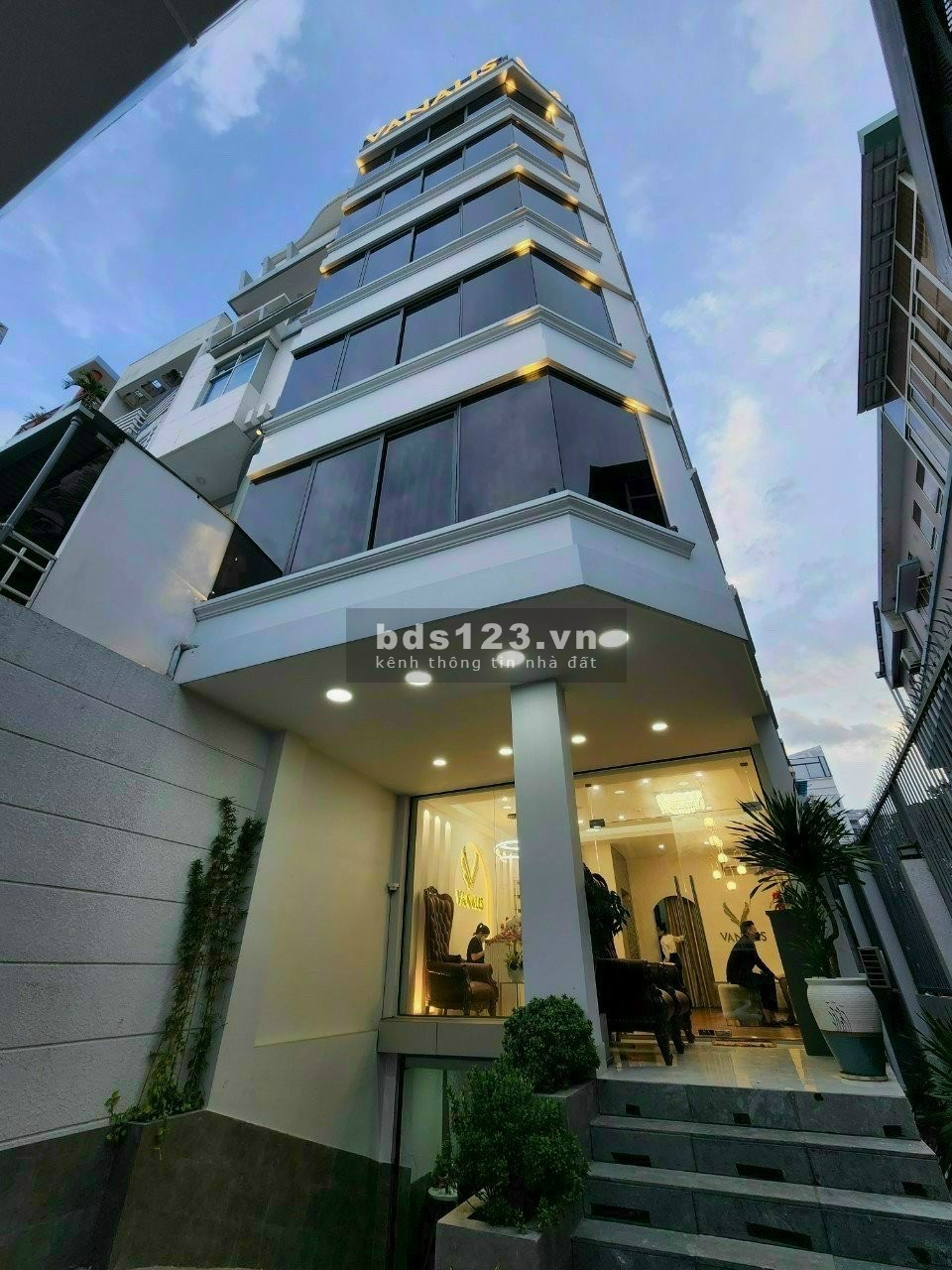 Building góc 3MT Phan Đình Phùng có HĐT 2 tỷ/năm bán 65 tỷ TL lh 0911 989 098 Quân