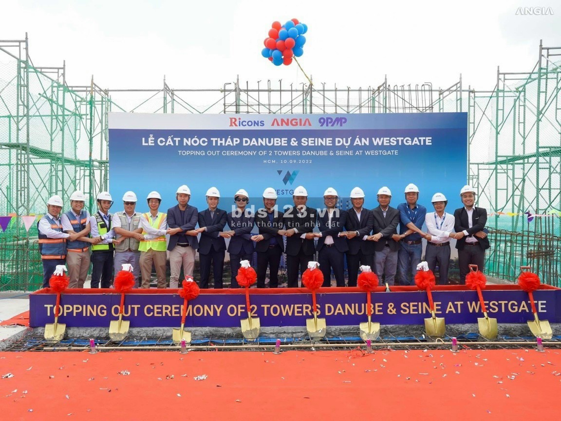 Chính thức cất nóc "Hoa Khôi" trung tâm hành chính, thanh toán 15% nhận nhà cam kết thuê 18 tháng