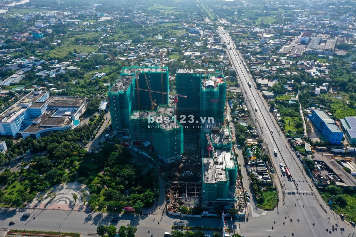 Chính thức cất nóc "Hoa Khôi" trung tâm hành chính, thanh toán 15% nhận nhà cam kết thuê 18 tháng
