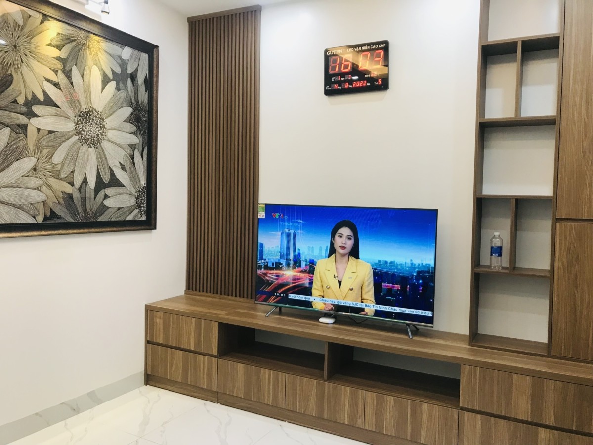 Bán nhà Văn Cao mới xây 100% x 5 tầng thang máy giá bán chỉ 8,4 tỷ đồng