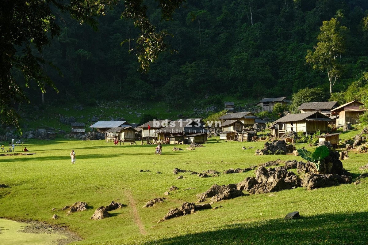 Mảnh đất nằm ở PHIÊNG LUÔNG có diện tích khoảng 289m2, có 150m thổ cư.