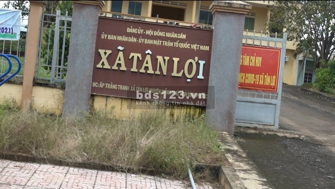 Cần bán lô đất ngay UBND xã Tân Lợi DT 297m², 100m² TC, giá tốt LH 0327162323