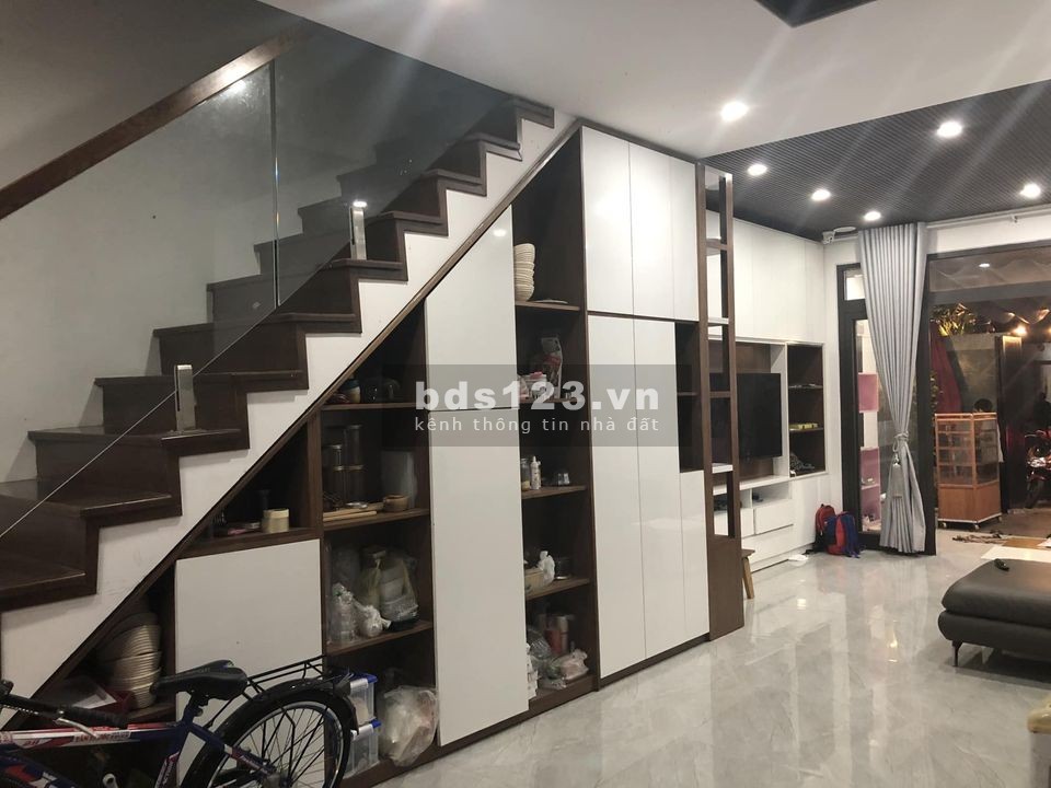 Bán nhà mặt tiền Lâm Nhĩ DTSD 90m² đầy đủ nội thất gỗ sang trọng giá chỉ 5,2 tỷ đồng