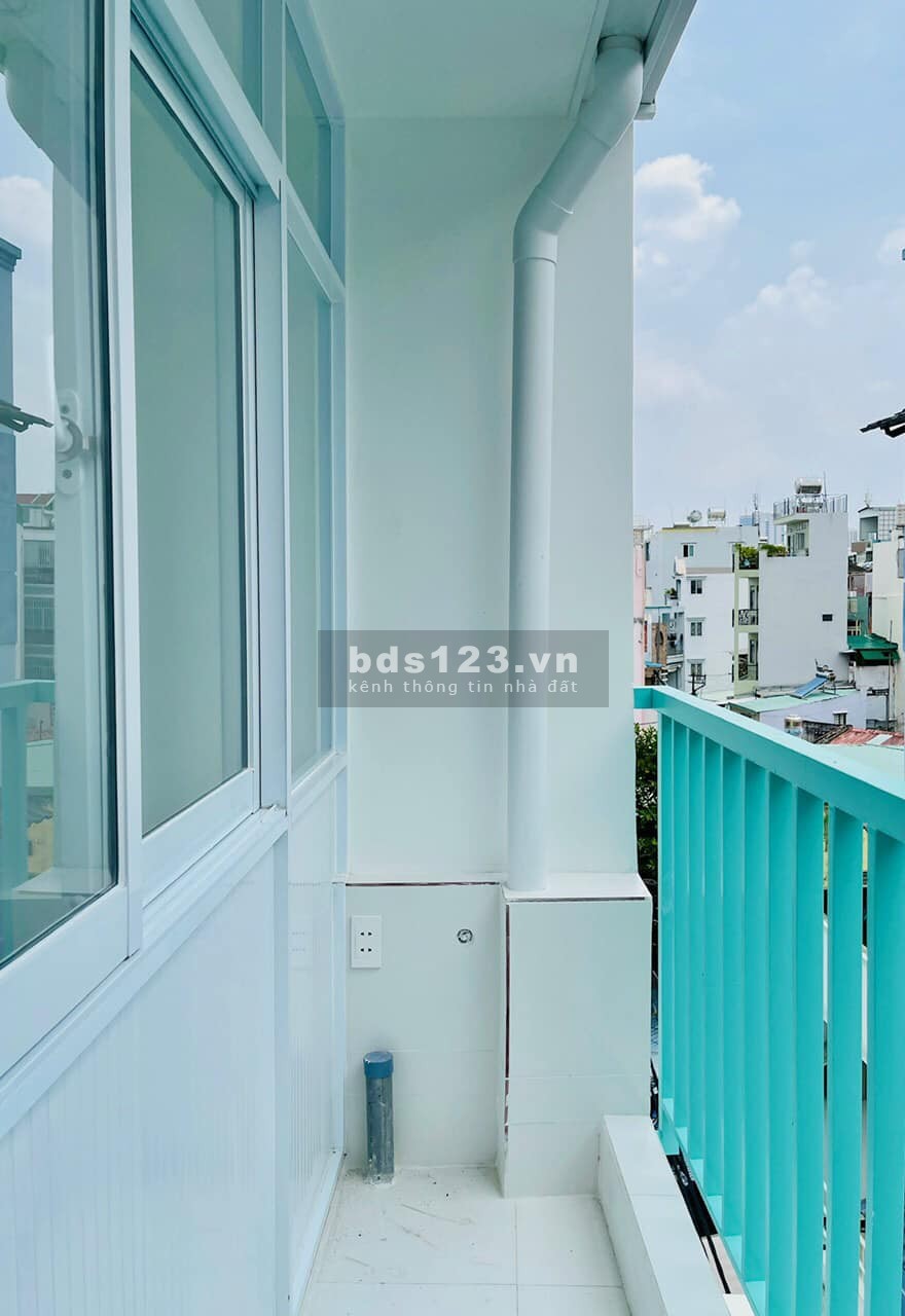 Bán nhà MT đường Huỳnh Văn Bánh, DT 64m² x 4 tầng đầy đủ tiện nghi giá chỉ 4,5 tỷ đồng