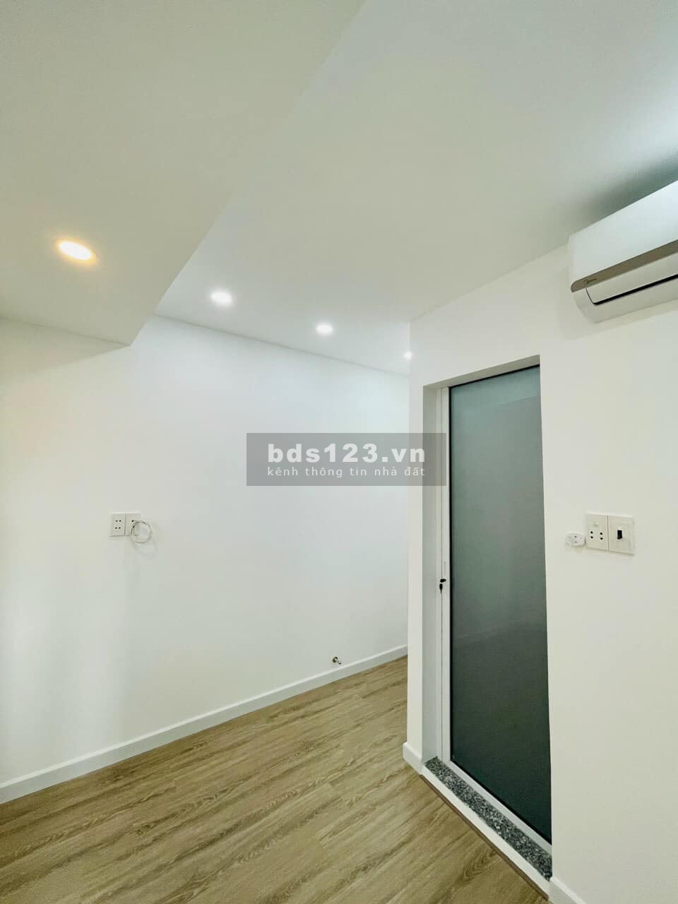 Bán nhà MT đường Huỳnh Văn Bánh, DT 64m² x 4 tầng đầy đủ tiện nghi giá chỉ 4,5 tỷ đồng