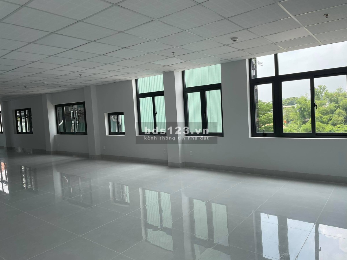 Chính chủ cần cho thuê văn phòng làm việc có ban công, giá tốt