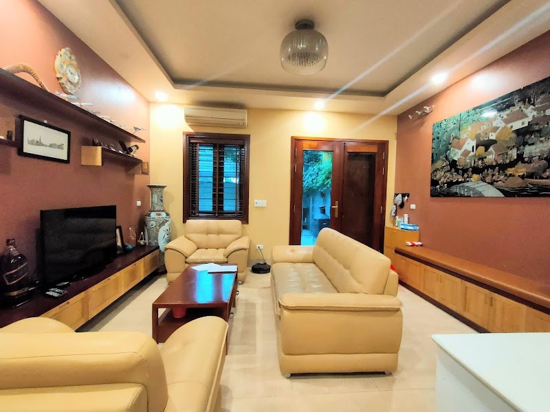 Bán nhà Bắc Cầu Long Biên, nhà đẹp thông trước thoáng sau, DT 140m² x 3 tầng giá chỉ 7,9 tỷ đồng