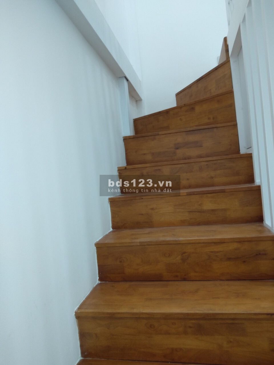 Bán gấp căn nhà bên đường Nguyễn Khoái Quận 4 LH 0932063198