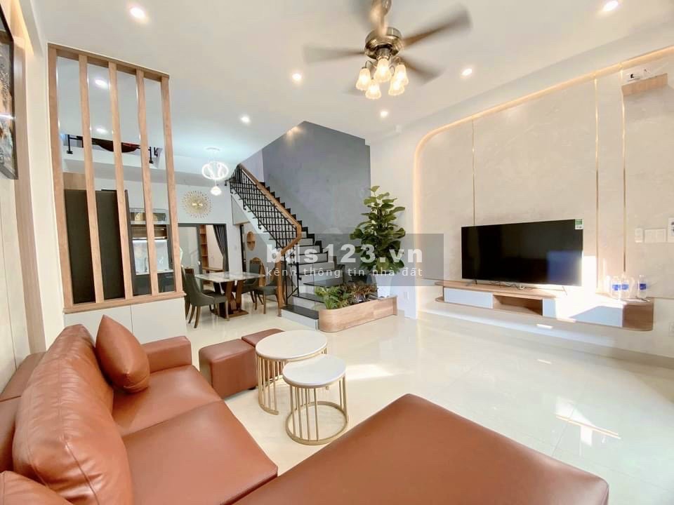 Nhà đẹp Hoà Minh 3 gần biển, ngay trung tâm vào ở ngay. Full nội thất cao cấp