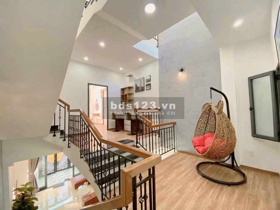 Nhà đẹp Hoà Minh 3 gần biển, ngay trung tâm vào ở ngay. Full nội thất cao cấp