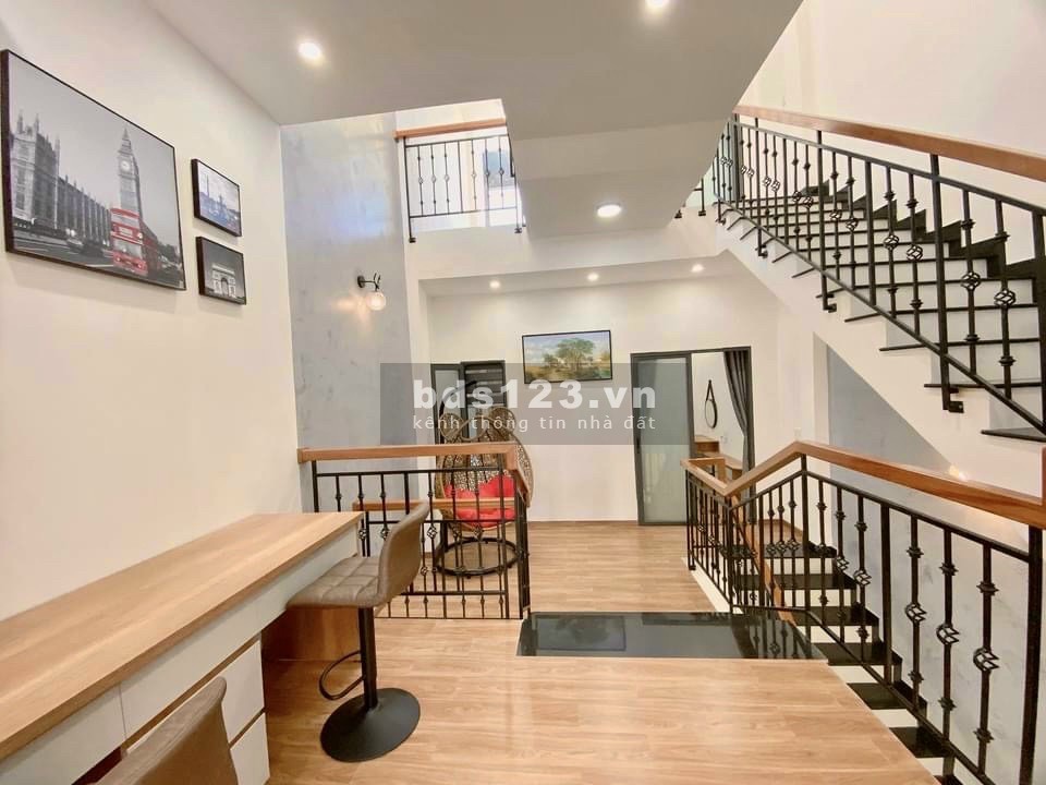 Nhà đẹp Hoà Minh 3 gần biển, ngay trung tâm vào ở ngay. Full nội thất cao cấp