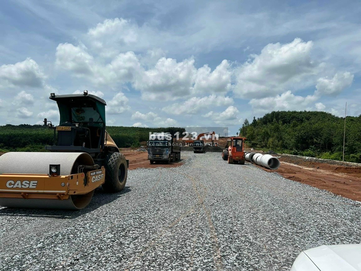 Bán lô đất nền tuyến 4 ngã tư đường 42, 28m giá rẻ. cơ hội đầu tư đón đầu KCN Becamex 6300ha