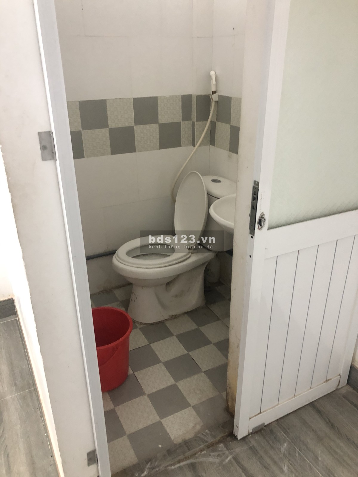 Phòng máy lạnh giá rẻ gần Hutech GTVT Hồng Bàng ngã 4 Hàng Xanh