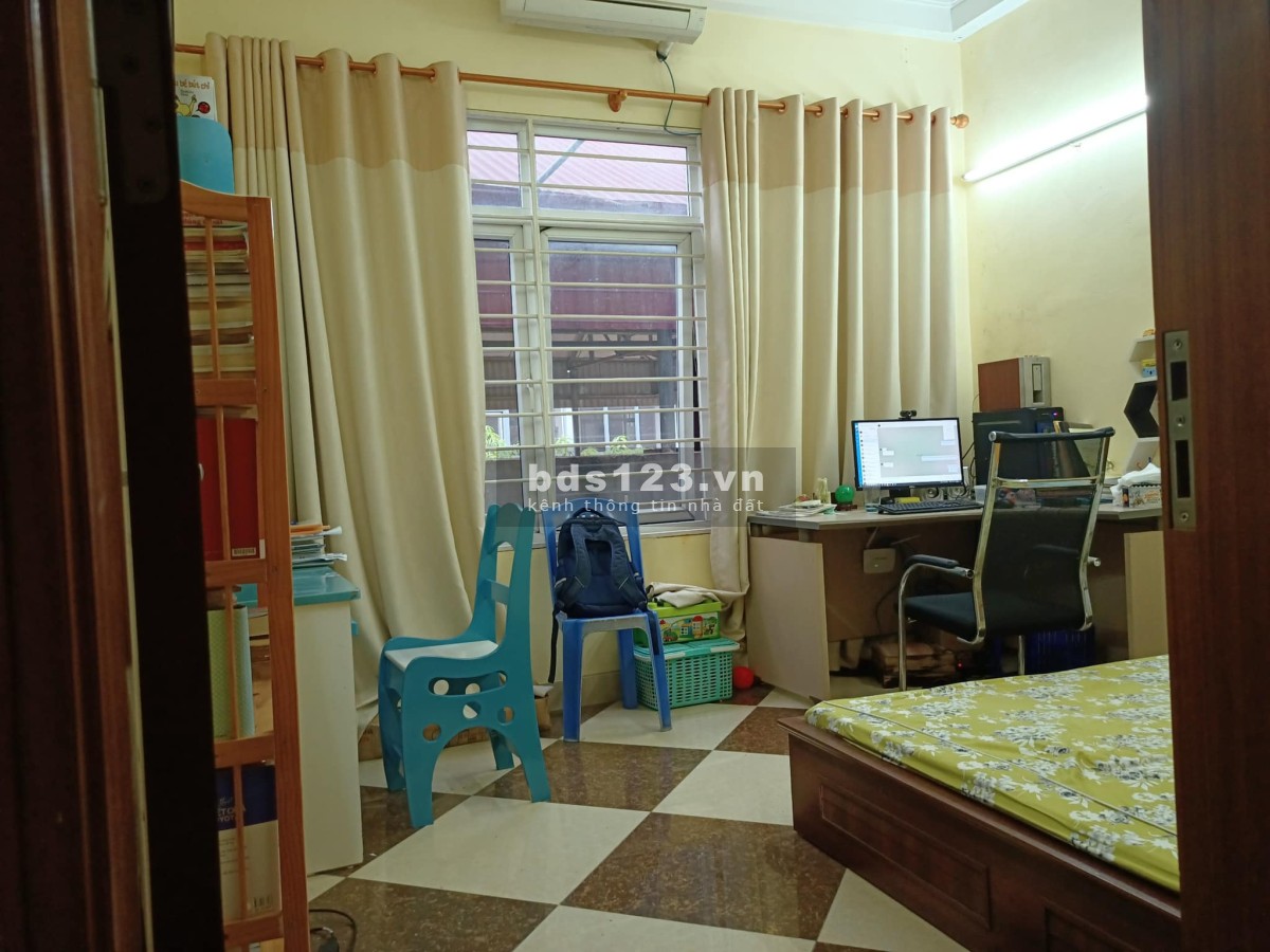 Bán nhà gần phố Chùa Láng, diện tích 50m² x 5 tầng, mặt tiền 4m, giá bán 5,99 tỷ đồng