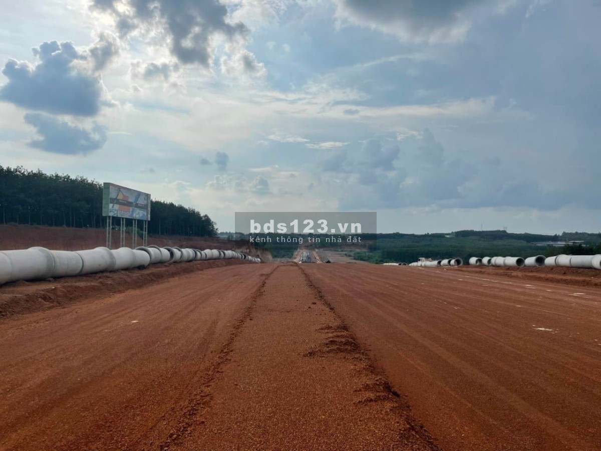 Bán lô đất nền tuyến 4 ngã tư đường 42, 28m giá rẻ. cơ hội đầu tư đón đầu KCN Becamex 6300ha