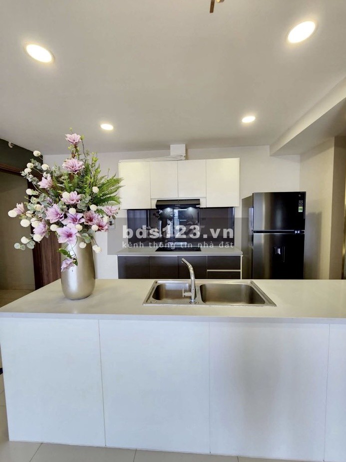 Cho thuê căn hộ tầng 17 diện tích sử dụng 90m2 lh 0983064139