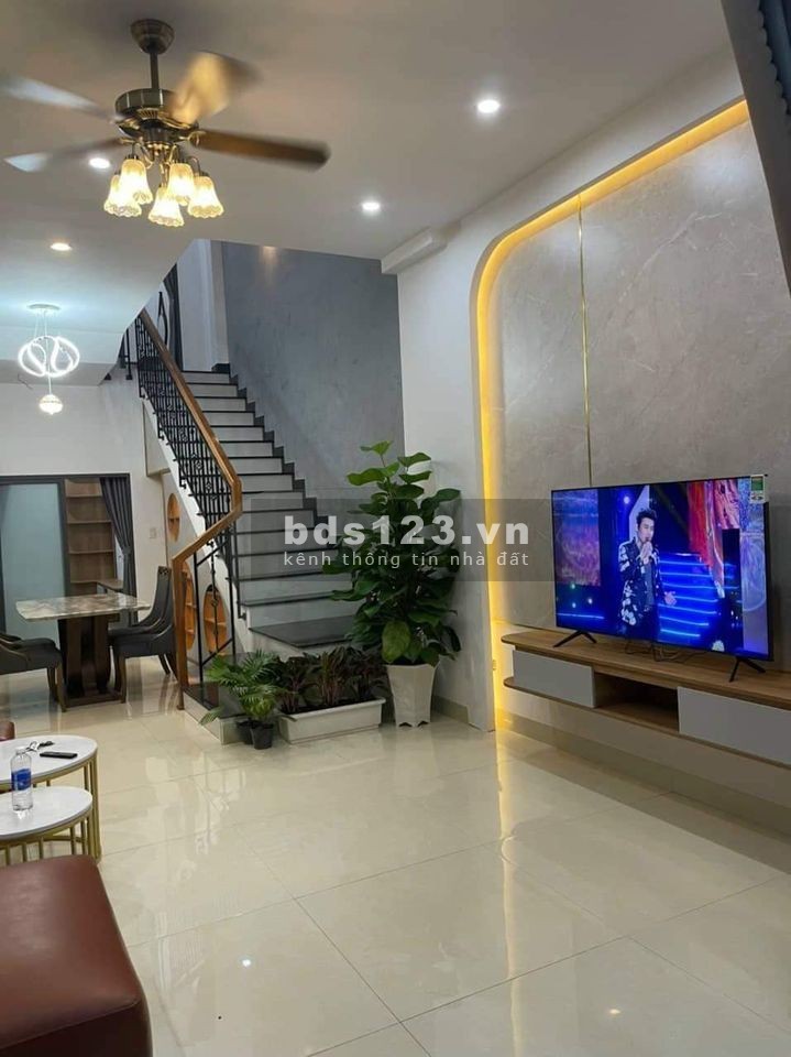 Bán nhà mặt tiền xoay tiền trả lãi ngân hàng DTSD 120m², giá 3,15 tỷ đồng