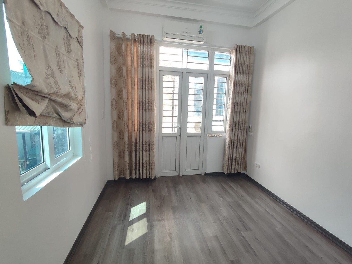 Nhà mới Cổ Điển A, trung tâm huyện Thanh Trì 5 tầng ở ngay 2.85 tỷ