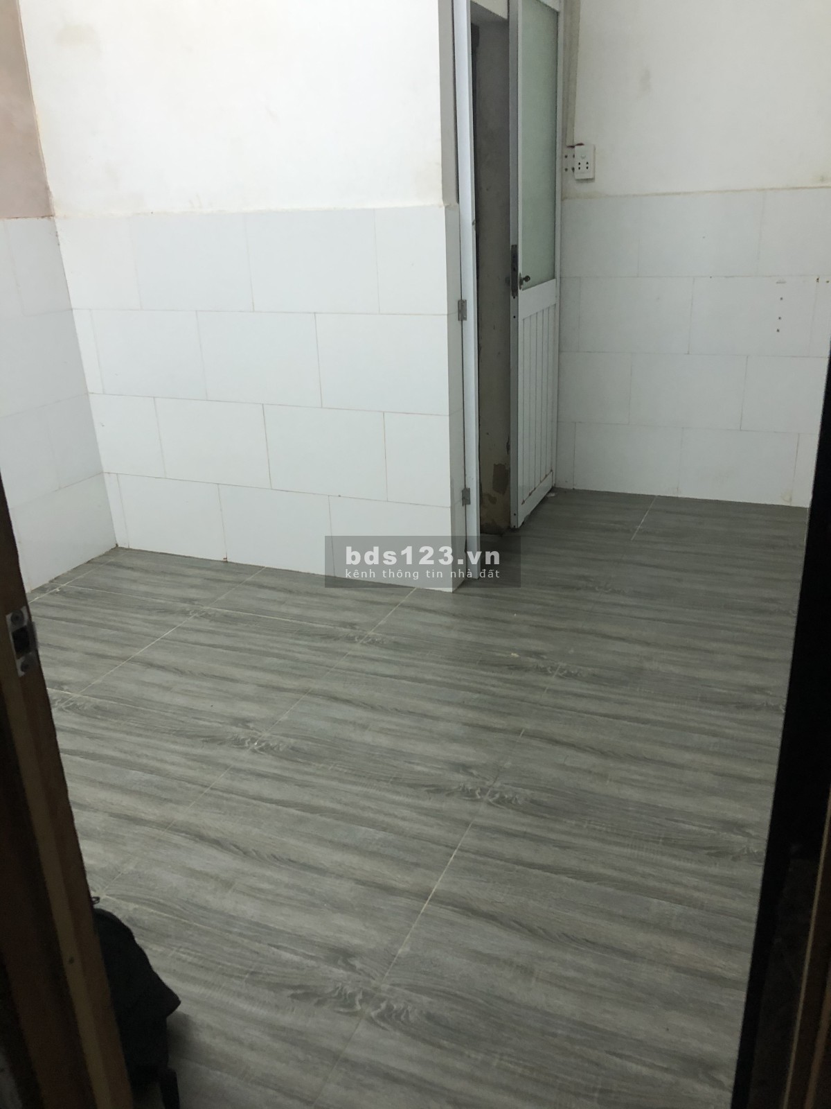 Phòng máy lạnh giá rẻ gần Hutech GTVT Hồng Bàng ngã 4 Hàng Xanh