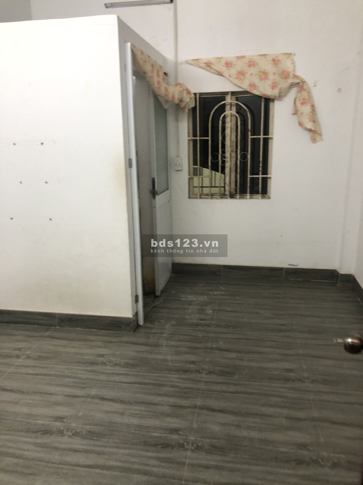Phòng máy lạnh giá rẻ gần Hutech GTVT Hồng Bàng ngã 4 Hàng Xanh