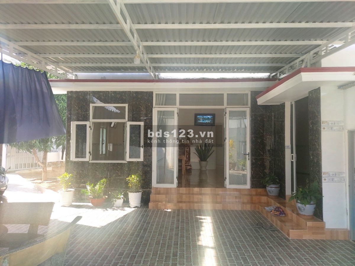 Chủ nhà cần tiền BÁN GẤP nhà cấp 4 mới xây Trần Đại Nghĩa sổ sẵn