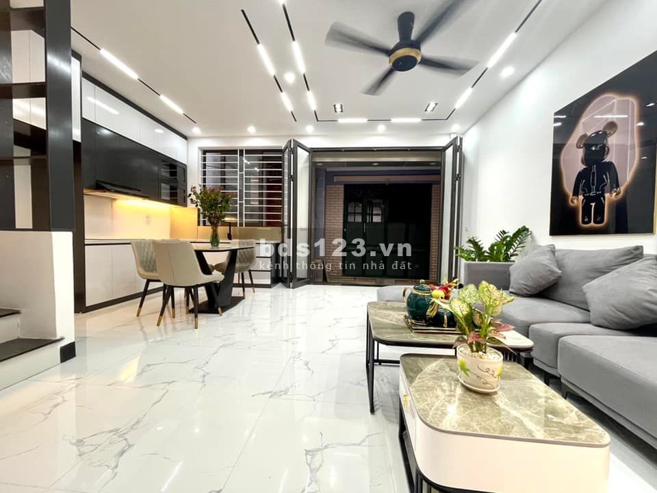 Bán nhà ngõ 34 Hoàng Cầu, ô tô tránh, 50m2 x 5 tầng, 14.5 tỷ