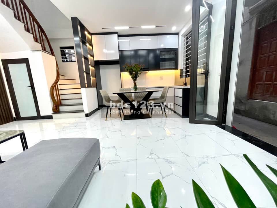 Bán nhà ngõ 34 Hoàng Cầu, ô tô tránh, 50m2 x 5 tầng, 14.5 tỷ