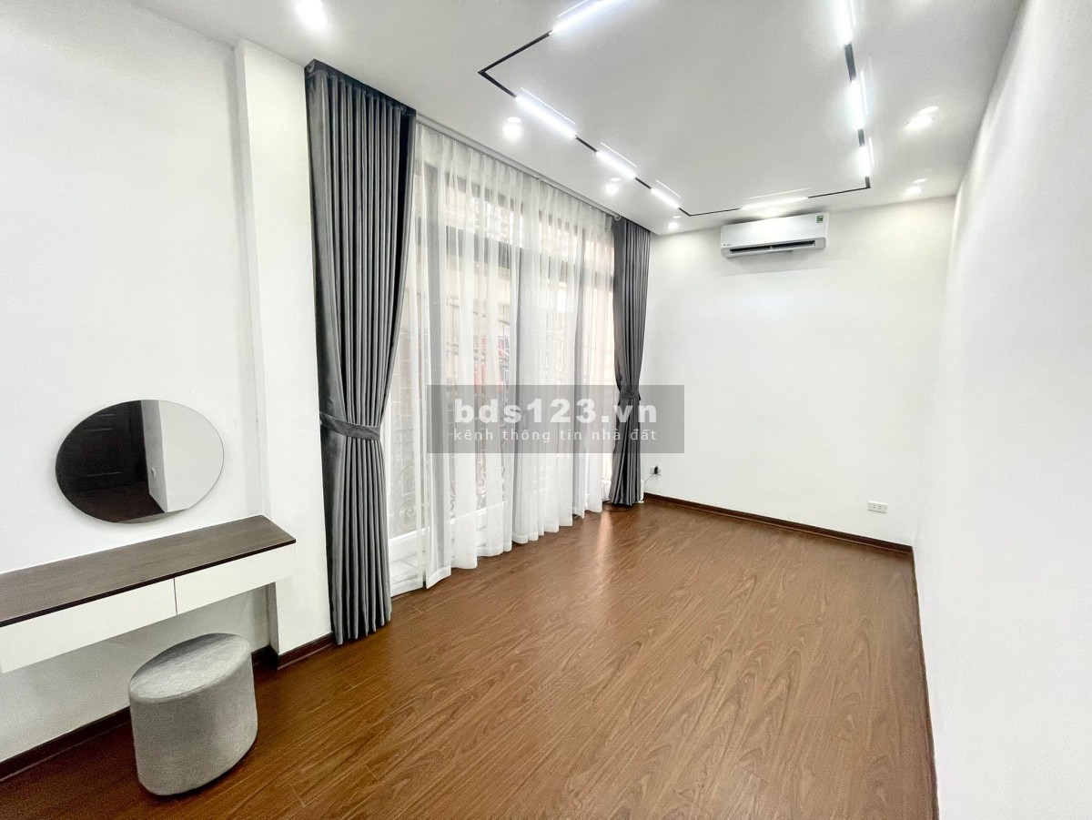 Bán nhà phố Hoàng Ngọc Phách, lô góc, ô tô tránh, kinh doanh, 55m2 x 4 tầng, 13.8 tỷ