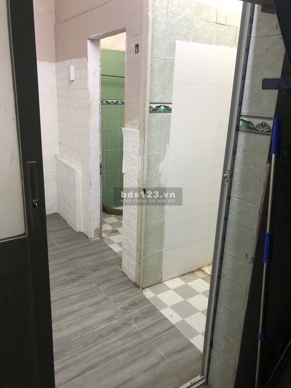 Phòng máy lạnh giá rẻ gần Hutech GTVT Hồng Bàng ngã 4 Hàng Xanh
