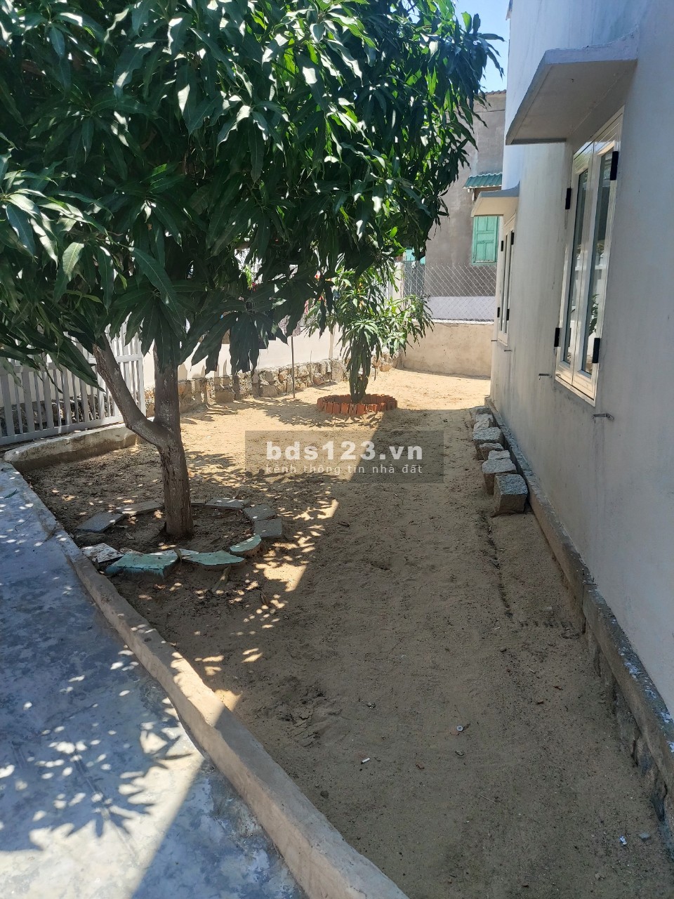 Chủ nhà cần tiền BÁN GẤP nhà cấp 4 mới xây Trần Đại Nghĩa sổ sẵn
