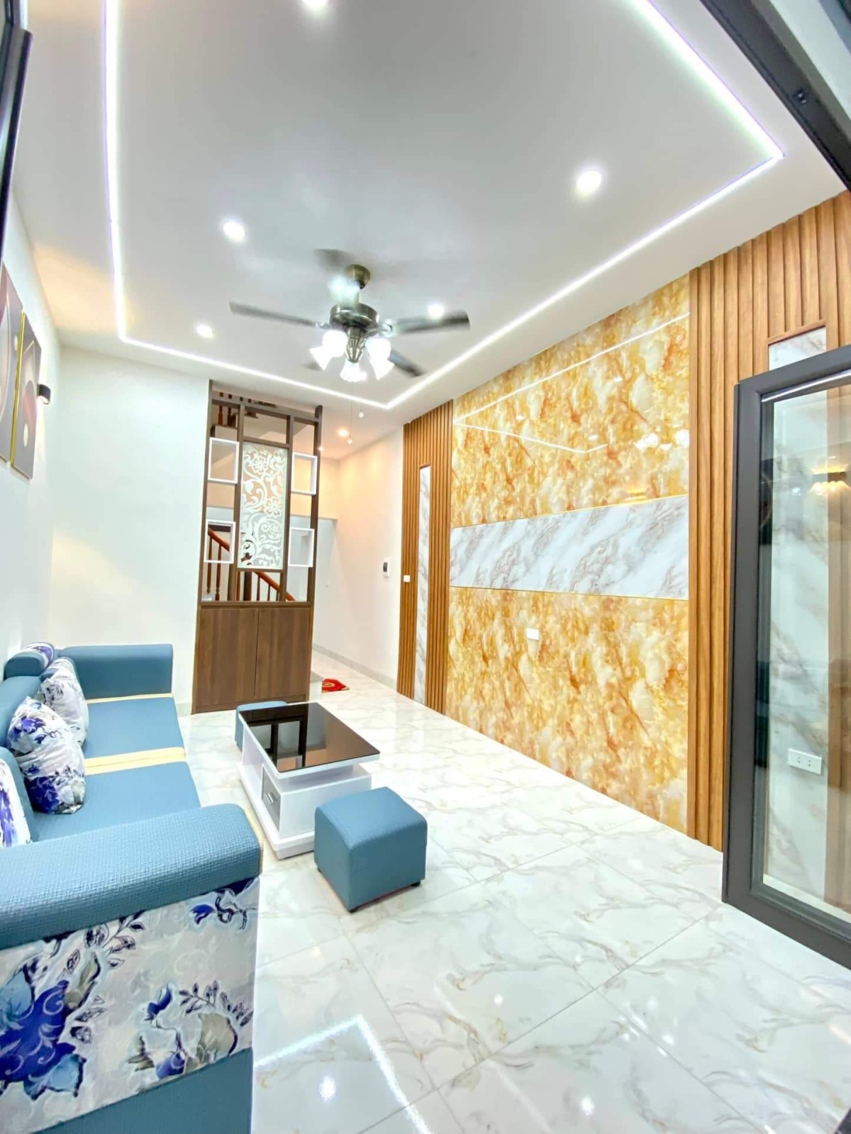 Siêu phẩm Hồng Mai HBT, mới đẹp, Oto đỗ cổng, KD sầm uất, 3 thoáng, 3 ngủ, 35m2 chỉ 5,2 tỷ.